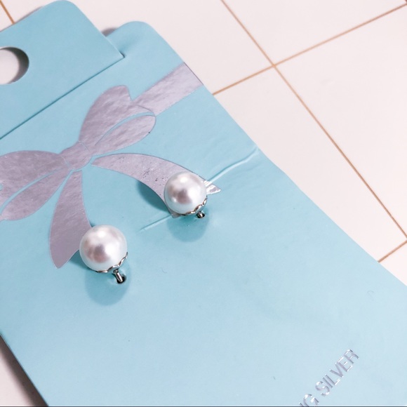 NWT Sterling Silver Pearl Studs (brand new) - Picture 1 of 2